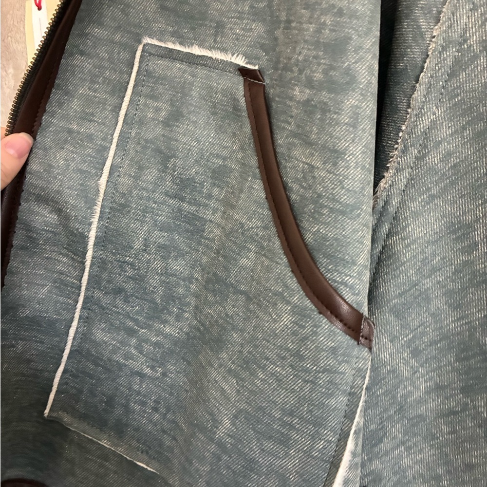 Anthropologie reversible denim and Sherpa poncho with faux leather trim - Picture 5 of 9